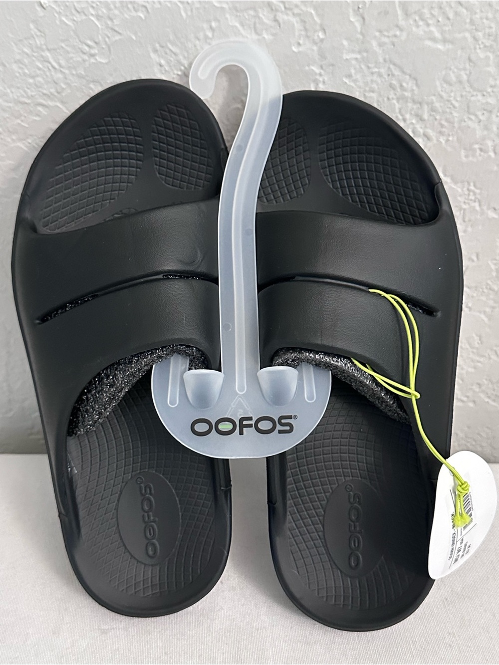 OOFOS OOAHH Recovery Slide Sandal - Size Womens 7/Mens 5 in Black